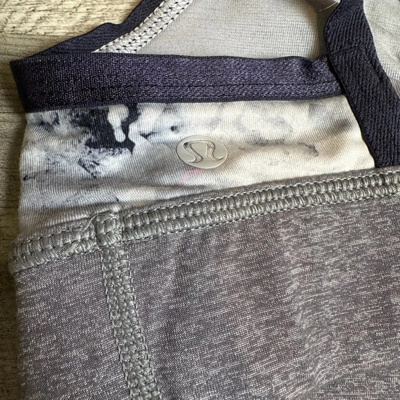 Lululemon If You're Lucky Sports Bra Size 4 - Excellent Condition Marbled Print - Picture 5 of 7